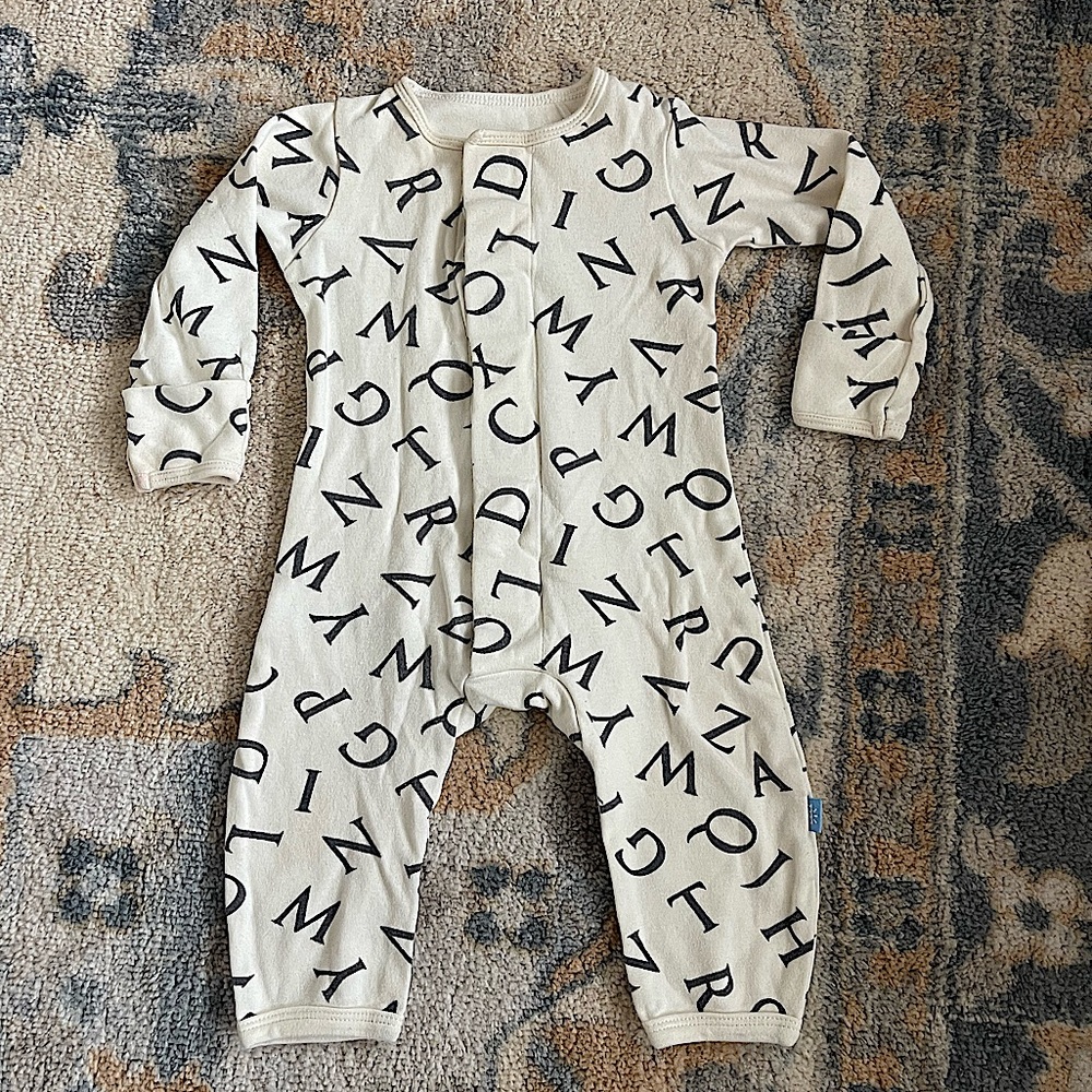 Magnetic me organic cotton onsie, size 3-6 months cream color love letters